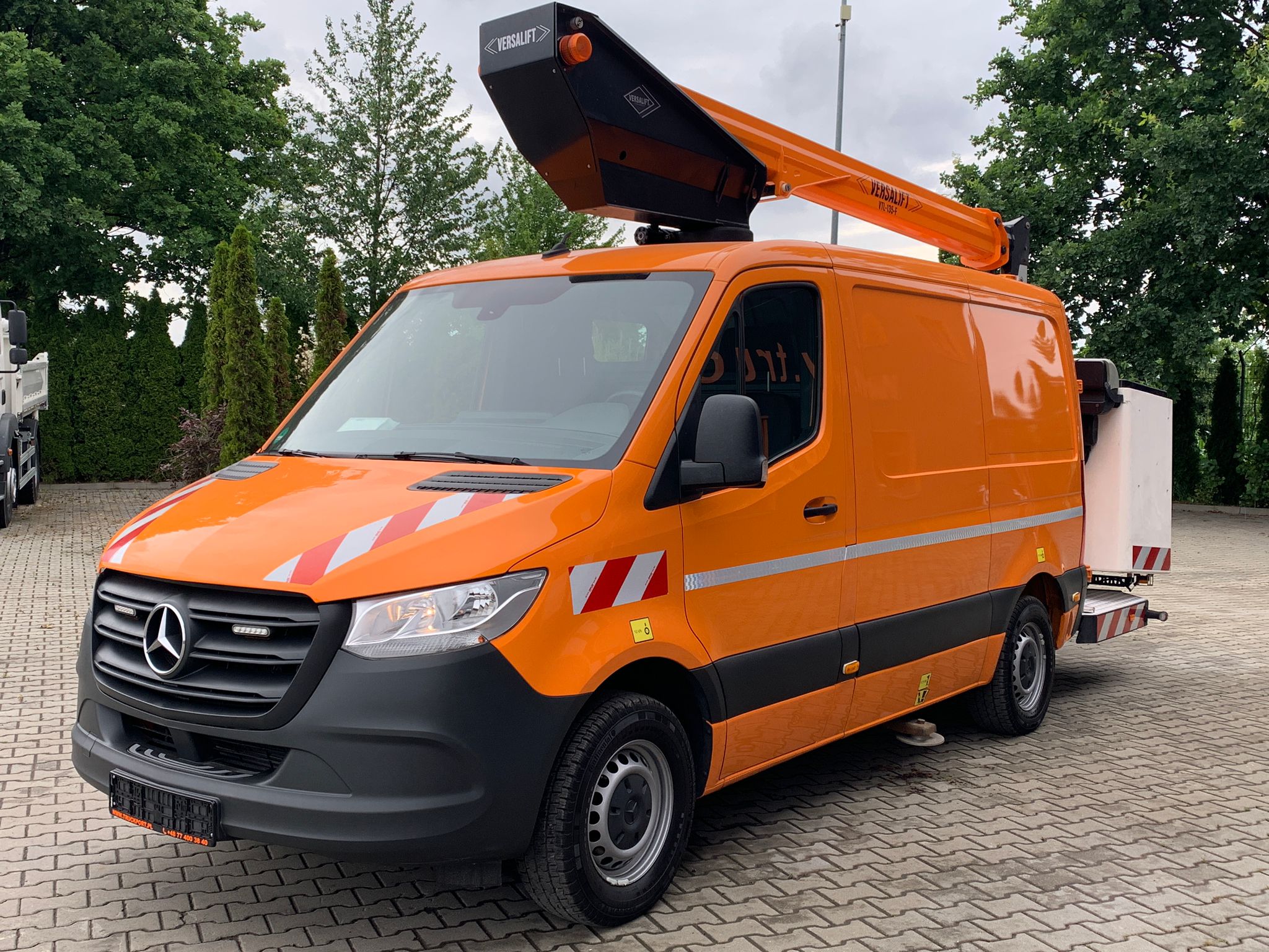MB SPRINTER 316CDI|PODNOŚNIK KOSZOWY VERSALIFT 